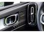 Volvo XC40 2.0 B4 Plus Dark | Trekhaak | Harman Kardon Audio | Achteruitrijcamera | Parkeersensoren | Keyless Entry | Elektrische Achterklep | Elektrisch Verstelbare Voorstoelen | Stoelverwarming | Google Navigatie | Apple Carplay | Android Auto