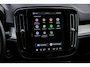 Volvo XC40 2.0 B4 Plus Dark | Trekhaak | Harman Kardon Audio | Achteruitrijcamera | Parkeersensoren | Keyless Entry | Elektrische Achterklep | Elektrisch Verstelbare Voorstoelen | Stoelverwarming | Google Navigatie | Apple Carplay | Android Auto | Lichtmetalen Velgen 18 inch