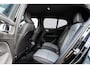 Volvo XC40 2.0 B4 Plus Dark | Trekhaak | Harman Kardon Audio | Achteruitrijcamera | Parkeersensoren | Keyless Entry | Elektrische Achterklep | Elektrisch Verstelbare Voorstoelen | Stoelverwarming | Google Navigatie | Apple Carplay | Android Auto