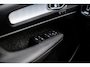 Volvo XC40 2.0 B4 Plus Dark | Trekhaak | Harman Kardon Audio | Achteruitrijcamera | Parkeersensoren | Keyless Entry | Elektrische Achterklep | Elektrisch Verstelbare Voorstoelen | Stoelverwarming | Google Navigatie | Apple Carplay | Android Auto | Lichtmetalen Velgen 18 inch