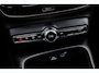 Volvo XC40 2.0 B4 Plus Dark | Trekhaak | Harman Kardon Audio | Achteruitrijcamera | Parkeersensoren | Keyless Entry | Elektrische Achterklep | Elektrisch Verstelbare Voorstoelen | Stoelverwarming | Google Navigatie | Apple Carplay | Android Auto | Lichtmetalen Velgen 18 inch