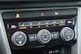 Volkswagen T-Roc 1.5 TSI, Trekhaak, Stoelverwarming, Dodehoek detectie, CarPlay/Android etc.
