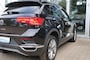 Volkswagen T-Roc 1.5 TSI, Trekhaak, Stoelverwarming, Dodehoek detectie, CarPlay/Android etc.