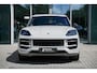 Porsche Cayenne 3.0 E-Hybrid | Sport Design | Kreide metallic | Luchtvering | Panoramadak | Achterasbesturing | Sport-uitlaatsysteem | Sport-chrono-pakket | SoftClose | Bose |  22-inch 911 Turbo Design | 18-voudige stoelen |