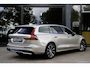 Volvo V60 T6 AWD Plus Dark Panoramadak HeadUp Display 360 Cam Alarm Getint glas Bright Dusk