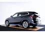 BMW iX1 xDrive30 xLine - Comfort Access - Getinte Ruiten - Grootlichtassistent - Interieurlijst Schwarz hoogglans - Raamomlijsting BMW Individual aluminium satiniert -