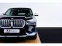 BMW iX1 xDrive30 xLine - Comfort Access - Getinte Ruiten - Grootlichtassistent - Interieurlijst Schwarz hoogglans - Raamomlijsting BMW Individual aluminium satiniert -