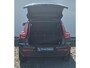 Volvo XC40 2.0 B3 Plus Black Edition MY 2026 - 20” Wielen - Adaptive Cruise Control - Harman Kardon Audio - Climate - R7C0 Interieur – Camera achter - PDC voor en achter - Power seats links met memory - Two Tone