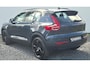 Volvo XC40 2.0 B3 Plus Black Edition MY 2026 - 20” Wielen - Adaptive Cruise Control - Harman Kardon Audio - Climate - R7C0 Interieur – Camera achter - PDC voor en achter - Power seats links met memory - Two Tone