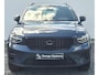 Volvo XC40 2.0 B3 Plus Black Edition MY 2026 - 20” Wielen - Adaptive Cruise Control - Harman Kardon Audio - Climate - R7C0 Interieur – Camera achter - PDC voor en achter - Power seats links met memory - Two Tone