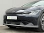 Kia EV6 Edition 77.4 kWh / SOH 100% / Fabrieksgarantie t/m 05-2032 / 1.600 kg trekgewicht / Android Auto & Apple Carplay / Navigatie / Cruise Control Adaptief / Climate Control / DAB / Draadloze Telefoonlader / Camera / Parkeer assistent / 19" Lichtmetalen Wielen / Keyless entry & start /