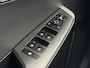 Kia EV6 Edition 77.4 kWh / SOH 100% / Fabrieksgarantie t/m 05-2032 / 1.600 kg trekgewicht / Android Auto & Apple Carplay / Navigatie / Cruise Control Adaptief / Climate Control / DAB / Draadloze Telefoonlader / Camera / Parkeer assistent / 19" Lichtmetalen Wielen / Keyless entry & start /