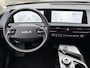 Kia EV6 Edition 77.4 kWh / SOH 100% / Fabrieksgarantie t/m 05-2032 / 1.600 kg trekgewicht / Android Auto & Apple Carplay / Navigatie / Cruise Control Adaptief / Climate Control / DAB / Draadloze Telefoonlader / Camera / Parkeer assistent / 19" Lichtmetalen Wielen / Keyless entry & start /