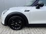 MINI Cooper 5-Deurs 1.5 136 pk Automaat Camden Edition Navigatie Led koplampen Apple Carplay Climate Control Cruise Control Parkeersensoren Dab Zwarte Velgen Spiegelpakket NL Auto