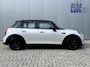 MINI Cooper 5-Deurs 1.5 136 pk Automaat Camden Edition Navigatie Led koplampen Apple Carplay Climate Control Cruise Control Parkeersensoren Dab Zwarte Velgen Spiegelpakket NL Auto