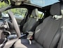 Peugeot 208 Hybrid Automaat GT | Panoramadak | Navigatie | Parkeersensoren | 10 '' Scherm | achteruitrijcamera | Interieur Verlichting | Keyless Entry |