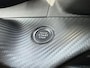 Peugeot 208 Hybrid Automaat GT | Panoramadak | Navigatie | Parkeersensoren | 10 '' Scherm | achteruitrijcamera | Interieur Verlichting | Keyless Entry |
