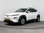 Hyundai Kona Electric EV FASHION 64 kWh | DODEHOEK DETECTIE | PDC | 3 FASE | WARMTEPOMP | CAMERA | CLIMA | CRUISE ADAPT. | NAVI | PRIVACY GLASS | DAKRAILING | APPLE CAR PLAY & ADROID AUTO |