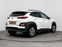 Hyundai Kona Electric EV FASHION 64 kWh | DODEHOEK DETECTIE | PDC | 3 FASE | WARMTEPOMP | CAMERA | CLIMA | CRUISE ADAPT. | NAVI | PRIVACY GLASS | DAKRAILING | APPLE CAR PLAY & ADROID AUTO |