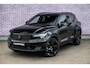 Volvo XC40 2.0 B4 Plus Black Edition | Trekhaak | Harman Kardon Audio | Panoramadak | Achteruitrijcamera | Parkeersensoren | Keyless Entry | Elektrische Achterklep | Elektrisch Verstelbare Voorstoelen | Stoelverwarming | Cruise Control Adaptief | BLIS | Google Navigatie | Apple Carplay | Android Auto | Lichtmetalen Velgen 20 inch