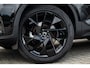 Volvo XC40 2.0 B4 Plus Black Edition | Trekhaak | Harman Kardon Audio | Panoramadak | Achteruitrijcamera | Parkeersensoren | Keyless Entry | Elektrische Achterklep | Elektrisch Verstelbare Voorstoelen | Stoelverwarming | Cruise Control Adaptief | BLIS | Google Navigatie | Apple Carplay | Android Auto | Lichtmetalen Velgen 20 inch