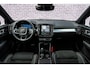 Volvo XC40 2.0 B4 Plus Black Edition | Trekhaak | Harman Kardon Audio | Panoramadak | Achteruitrijcamera | Parkeersensoren | Keyless Entry | Elektrische Achterklep | Elektrisch Verstelbare Voorstoelen | Stoelverwarming | Cruise Control Adaptief | BLIS | Google Navigatie | Apple Carplay | Android Auto | Lichtmetalen Velgen 20 inch