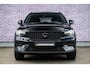 Volvo XC40 2.0 B4 Plus Black Edition | Trekhaak | Harman Kardon Audio | Panoramadak | Achteruitrijcamera | Parkeersensoren | Keyless Entry | Elektrische Achterklep | Elektrisch Verstelbare Voorstoelen | Stoelverwarming | Cruise Control Adaptief | BLIS | Google Navigatie | Apple Carplay | Android Auto | Lichtmetalen Velgen 20 inch