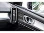 Volvo XC40 2.0 B4 Plus Black Edition | Trekhaak | Harman Kardon Audio | Panoramadak | Achteruitrijcamera | Parkeersensoren | Keyless Entry | Elektrische Achterklep | Elektrisch Verstelbare Voorstoelen | Stoelverwarming | Cruise Control Adaptief | BLIS | Google Navigatie | Apple Carplay | Android Auto | Lichtmetalen Velgen 20 inch