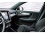 Volvo XC40 2.0 B4 Plus Black Edition | Trekhaak | Harman Kardon Audio | Panoramadak | Achteruitrijcamera | Parkeersensoren | Keyless Entry | Elektrische Achterklep | Elektrisch Verstelbare Voorstoelen | Stoelverwarming | Cruise Control Adaptief | BLIS | Google Navigatie | Apple Carplay | Android Auto | Lichtmetalen Velgen 20 inch