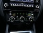Skoda Octavia Combi 1.5 TSI 150pk DSG Greentech Business Edition Leder-Stof Trekhaak Stoelverwarming Navigatie App-Connect DAB+
