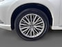 Mitsubishi Outlander 2.4 PHEV Instyle | Trekhaak | Leder | Schuif-kantel dak | Rondom camera | Elektrisch. Achterklep | Stoel en stuurverwarming | Set winterwielen |