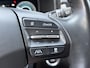 Hyundai Kona Electric EV Fashion 64 kWh / 3 fase laden / SOH 100% / Fabrieksgarantie accu t/m 07-2030 / Dealer Onderhouden / Stuur-/Stoelverwarming / Navigatie / Apple Carplay/Android Auto / Achteruitrijcamera /
