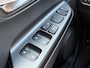 Hyundai Kona Electric EV Fashion 64 kWh / 3 fase laden / SOH 100% / Fabrieksgarantie accu t/m 07-2030 / Dealer Onderhouden / Stuur-/Stoelverwarming / Navigatie / Apple Carplay/Android Auto / Achteruitrijcamera /