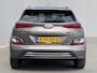 Hyundai Kona Electric EV Fashion 64 kWh / 3 fase laden / SOH 100% / Fabrieksgarantie accu t/m 07-2030 / Dealer Onderhouden / Stuur-/Stoelverwarming / Navigatie / Apple Carplay/Android Auto / Achteruitrijcamera /