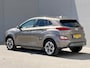 Hyundai Kona Electric EV Fashion 64 kWh / 3 fase laden / SOH 100% / Fabrieksgarantie accu t/m 07-2030 / Dealer Onderhouden / Stuur-/Stoelverwarming / Navigatie / Apple Carplay/Android Auto / Achteruitrijcamera /