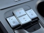 Hyundai Kona Electric EV Fashion 64 kWh / 3 fase laden / SOH 100% / Fabrieksgarantie accu t/m 07-2030 / Dealer Onderhouden / Stuur-/Stoelverwarming / Navigatie / Apple Carplay/Android Auto / Achteruitrijcamera /