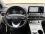 Hyundai Kona Electric EV Fashion 64 kWh / 3 fase laden / SOH 100% / Fabrieksgarantie accu t/m 07-2030 / Dealer Onderhouden / Stuur-/Stoelverwarming / Navigatie / Apple Carplay/Android Auto / Achteruitrijcamera /