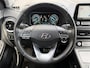 Hyundai Kona Electric EV Fashion 64 kWh / 3 fase laden / SOH 100% / Fabrieksgarantie accu t/m 07-2030 / Dealer Onderhouden / Stuur-/Stoelverwarming / Navigatie / Apple Carplay/Android Auto / Achteruitrijcamera /