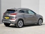 Hyundai Kona Electric EV Fashion 64 kWh / 3 fase laden / SOH 100% / Fabrieksgarantie accu t/m 07-2030 / Dealer Onderhouden / Stuur-/Stoelverwarming / Navigatie / Apple Carplay/Android Auto / Achteruitrijcamera /