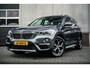 BMW X1 sDrive20i 192 pk Centennial High Executive / NL-Auto/ Dealer.Ond/ Pano-Dak/ Leder/ Sport-Stoele/ Stoel.Verw/ Head-Up/ Led-Verlichting/ Trekhaak
