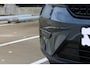 Volvo XC40 B4 Plus Black Edition | Verwarmbare voorstoelen | Verwarmbaar stuurwiel | Premium audio by Harman Kardon | Panoramadak | Rondom zichtcamera | Verwarmbare voorruit | 20 inch Lichtmetalen velgen | Alarmklasse 3