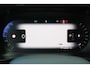 Volvo XC40 B4 Plus Black Edition | Verwarmbare voorstoelen | Verwarmbaar stuurwiel | Premium audio by Harman Kardon | Panoramadak | Rondom zichtcamera | Verwarmbare voorruit | 20 inch Lichtmetalen velgen | Alarmklasse 3