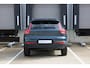 Volvo XC40 B4 Plus Black Edition | Verwarmbare voorstoelen | Verwarmbaar stuurwiel | Premium audio by Harman Kardon | Panoramadak | Rondom zichtcamera | Verwarmbare voorruit | 20 inch Lichtmetalen velgen | Alarmklasse 3