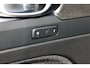 Volvo XC40 B4 Plus Black Edition | Verwarmbare voorstoelen | Verwarmbaar stuurwiel | Premium audio by Harman Kardon | Panoramadak | Rondom zichtcamera | Verwarmbare voorruit | 20 inch Lichtmetalen velgen | Alarmklasse 3
