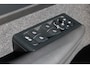 Volvo XC40 B4 Plus Black Edition | Verwarmbare voorstoelen | Verwarmbaar stuurwiel | Premium audio by Harman Kardon | Panoramadak | Rondom zichtcamera | Verwarmbare voorruit | 20 inch Lichtmetalen velgen | Alarmklasse 3