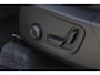 Volvo XC40 B4 Plus Black Edition | Verwarmbare voorstoelen | Verwarmbaar stuurwiel | Premium audio by Harman Kardon | Panoramadak | Rondom zichtcamera | Verwarmbare voorruit | 20 inch Lichtmetalen velgen | Alarmklasse 3
