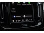 Volvo XC40 B4 Plus Black Edition | Verwarmbare voorstoelen | Verwarmbaar stuurwiel | Premium audio by Harman Kardon | Panoramadak | Rondom zichtcamera | Verwarmbare voorruit | 20 inch Lichtmetalen velgen | Alarmklasse 3