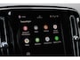 Volvo XC40 B4 Plus Black Edition | Verwarmbare voorstoelen | Verwarmbaar stuurwiel | Premium audio by Harman Kardon | Panoramadak | Rondom zichtcamera | Verwarmbare voorruit | 20 inch Lichtmetalen velgen | Alarmklasse 3