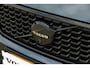 Volvo XC40 B4 Plus Black Edition | Verwarmbare voorstoelen | Verwarmbaar stuurwiel | Premium audio by Harman Kardon | Panoramadak | Rondom zichtcamera | Verwarmbare voorruit | 20 inch Lichtmetalen velgen | Alarmklasse 3