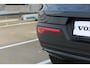 Volvo XC40 B4 Plus Black Edition | Verwarmbare voorstoelen | Verwarmbaar stuurwiel | Premium audio by Harman Kardon | Panoramadak | Rondom zichtcamera | Verwarmbare voorruit | 20 inch Lichtmetalen velgen | Alarmklasse 3